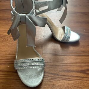 New, gianni bini shoes,silver